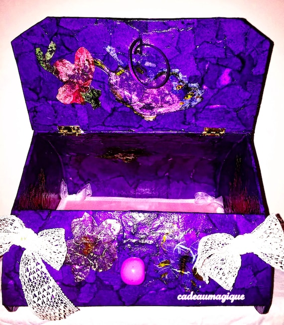 Heart-shaped cardboard box: romantic and glamorous deco box