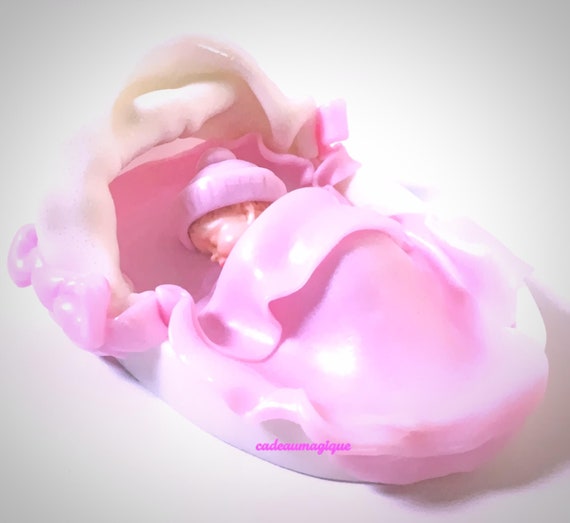 Adorable baby in white couffin in fimo: white and pink décor
