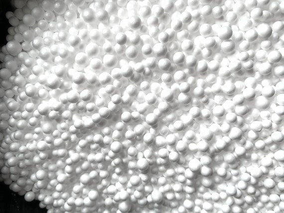 Christmas Snow - Polystyrene Padding Balls - 150G - white foam beads