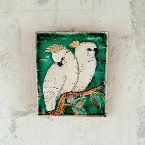 Karlsruher Keramik-Papageien-Wandschild