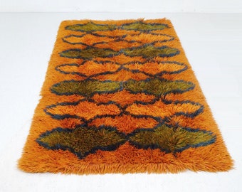 exceptional 1970s vintage RUG carpet psychedelic pop design 67" x 39"