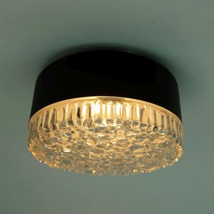 N. 2 di 2 - Lampada da soffitto o da parete modello staff A 226 vetro a bolle vetro strutturato anni &#39;60-&#39;70