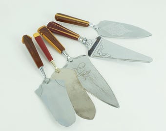set of 5 art déco CAKE LIFTERS with bakelite handles 1930s 1940s