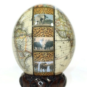 Coquille de découpage Big Five africaine à imprimé léopard. Oeuf d'autruche avec 5 grands animaux et fond de carte du monde. Cadeau prêt à expédier