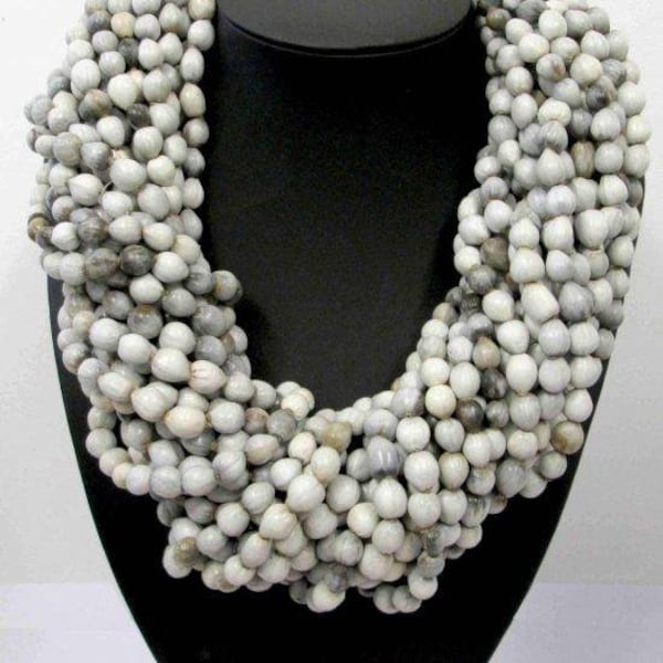 Collier de perles africaines, bijoux de perles de rocaille zoulou, accessoires de costume de graine d'Imfibinga, bijoux d'Afrique. Fait main en Afrique du Sud. Jobs larmes perles