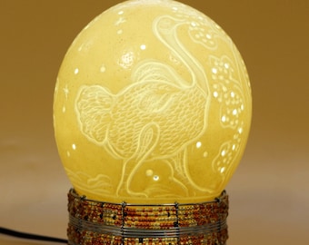 ビッグ5とマンデラのダチョウの卵の殻ランプ：美しく彫られたダチョウ