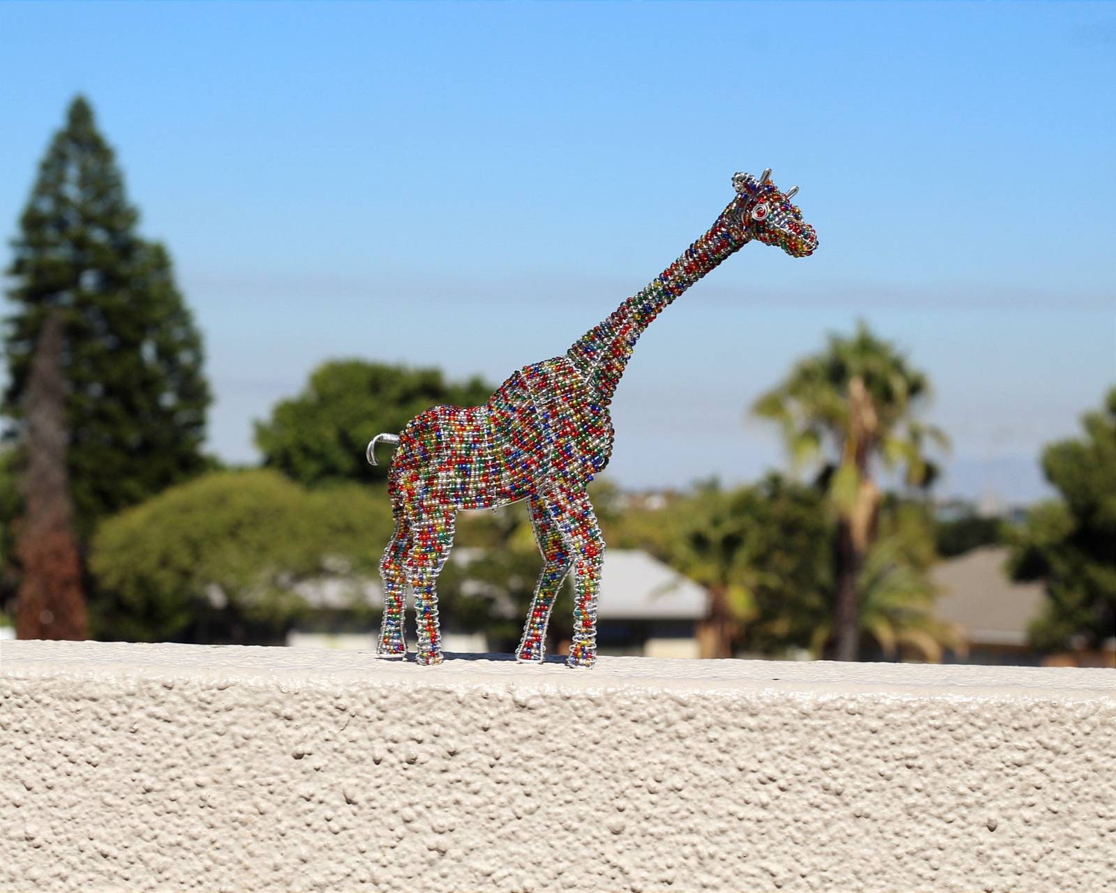 アーティストによるビーズ細工のキリン ビーズ細工のキリン彫刻：カラフルなアフリカの動物アート装飾 - Etsy 日本