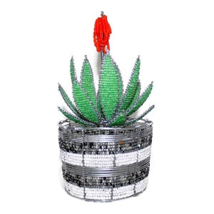 Grüne Aloe Vera Pflanze/Kunstblume mit Orange. Schwarz, Weiß, Silber und klare Vase. Afrikanische Geschenke Haus/Büro Tischdekoration