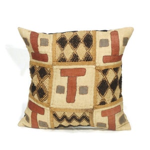 Fronhas de patchwork autênticas de tecido showa Kuba Mixed de 17,5". Capas de almofadas com estampa de letra T, ráfia congolesa e arte africana. Decoração para casa/escritório