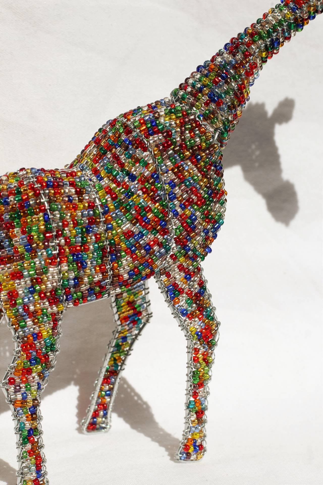 ビーズ細工のキリン彫刻：カラフルなアフリカの動物アート装飾 - Etsy 日本