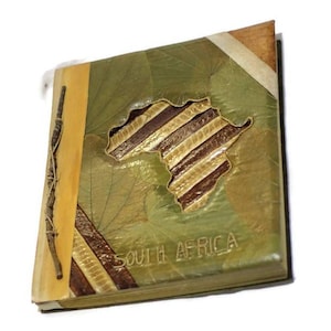 Álbum de fotos africano vintage hecho con hojas secas. Álbum de recortes para guardar fotos de boda. Incluye mapa africano o montaña de la mesa y más diseños.