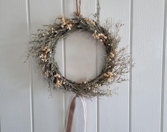 Beautiful handmade dried wreath, wreath, dried flowers, farmhouse decoration, hanging wreath, wedding, gypsophila wreath