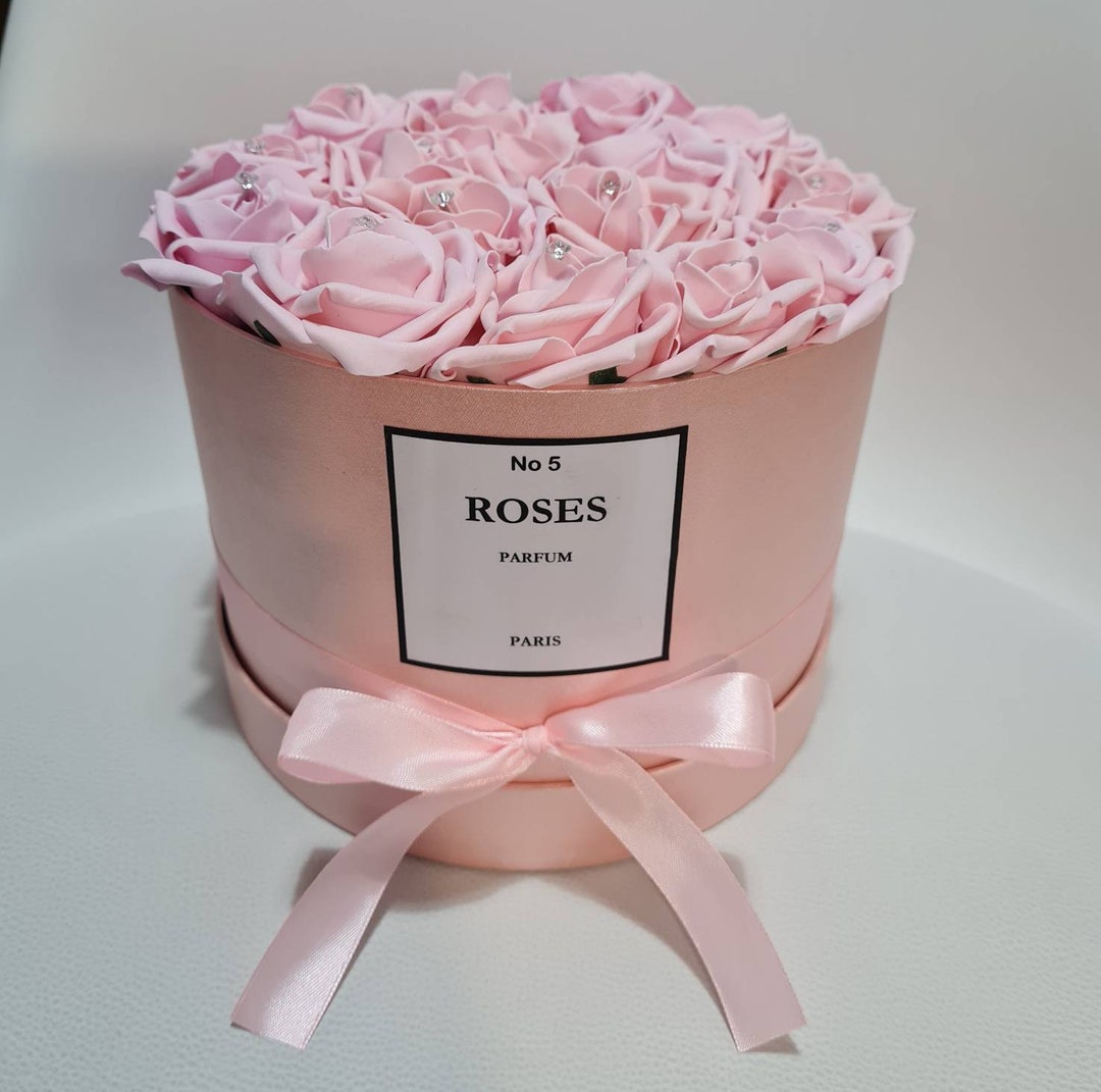 Hat Box Flowers, Flower Hat Box, Roses, Fleurs, Floral, Bouquet