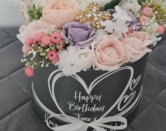Ramo floral personalizado / Regalo de Navidad / Caja de regalo de cumpleaños / Conjunto de broche y bufanda / Regalo de vela y broche / Ramo floral artificial