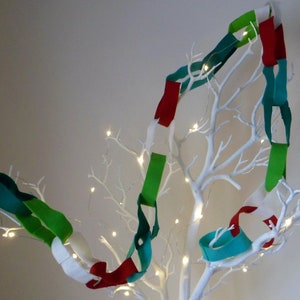 Felt &#39;Paper&#39; Chain Christmas Bunting Decoration Traditional, Scandi, Red, Green, White, Blue