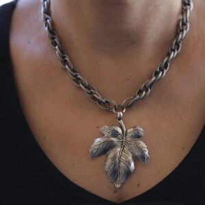LEAF PENDANT NECKLACE, Chunky Rope Necklace,Silver Statement necklace, Gift for Woman, Boho Jewelry,Large Pendant Necklace With Chunky Chain