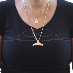 Gouden gelaagde ketting walvisstaart: druppelvormige AB-kristallen hanger