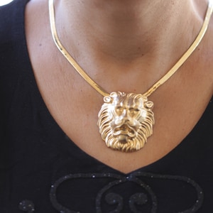 LION Necklace, Lion Women Necklace,Lion Chunky Choker, Vintage Style Lions Necklace, Gold Trendy Statement, Large Lion Pendant, Gift For her