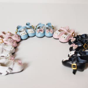 Schuhe für Blythe, DAL, Pullip, Azone und ähnliche Größe Puppe. Schuhe mit Kätzchen oder Schleife.