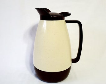 Vintage Thermo Serv Westbend Coffee Carafe is in great condition. Holds 32 ounces of hot liquids and is dishwasher safe. Fun, functioning!