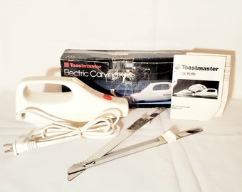 Toastmaster Electric Carving Knife Model 6110 is new and unused in the original box. 2 blades, instruction manual. Fab Find!