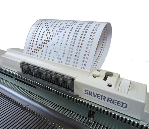 SK280 Standard Gauge 4.5mm Knitting Machine by Silver Reed 