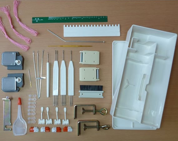 SK280 Standard Gauge 4.5mm Knitting Machine by Silver Reed