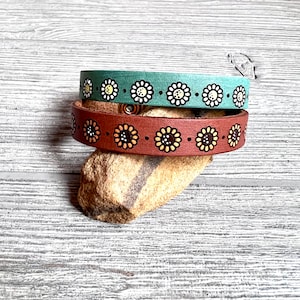Petite Leather Daisy or Sunflower Bracelet / Layering Jewelry / Sunflower / Daisy / Simple Bracelet / Adjustable
