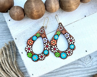 Retro 70s Flower Leather Earrings / Hand Painted Leather / Boho Style Jewelry / BLUE / Leather Goods / Hippie Jewelry