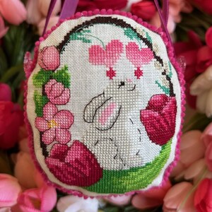 Flora&#39;s Basket - PDF Instant Download - Counted Cross Stitch Pattern
