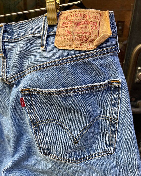 Vintage Levi's 501 Medium Wash Mom Jeans (36) - H… - image 3