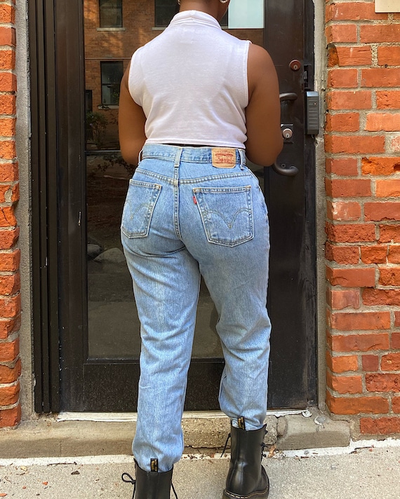 Vintage Levi's 550 Mom Jeans 30 - Light Wash Stra… - image 1