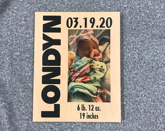Letrero fotográfico personalizado para anunciar el nacimiento de un bebé, placa de madera de arce