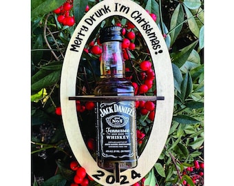 Adorno navideño en forma de mini botella de licor con frase divertida/Soporte de madera para chupitos
