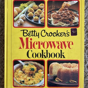 1981 ORIGINAL Betty Crocker Microwave Cookbook