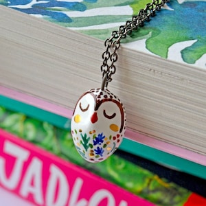 Keramische uil ketting, miniatuur vogel sieraden, keramische vogel ketting, unieke dierliefhebber cadeau, uil ketting, klein keramisch dier, kleine kunst