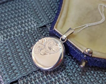 Vintage 925 Sterling Silver Necklace, Vintage Locket, Round Foliage Locket