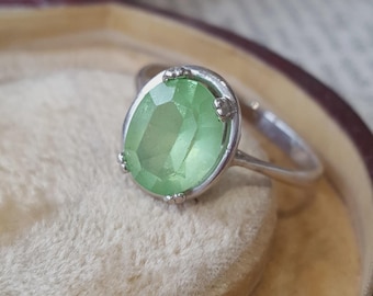 Vintage Sterling Silver Ring Apple Green Crystal Solitaire Size R.5 US 8.75