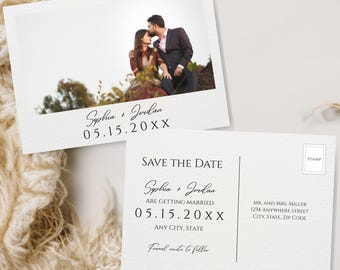 Puede incluir: Dos tarjetas blancas de anuncio de boda. Una presenta una foto de una pareja con los nombres "Sophia + Jordan" y la fecha "05.15.20XX". La otra tarjeta dice "Save the Date" con los mismos nombres y fecha.