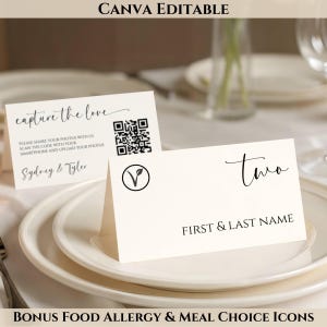 Könnte beinhalten: Elfenbeinfarbene Tischkarten mit schwarzem Text und einem QR-Code. Auf einer Karte steht "capture the love" und enthält Anweisungen zum Teilen von Fotos. Eine andere Karte lautet "Two" und "First & Last Name". Ein veganes Symbol ist ebenfalls vorhanden.