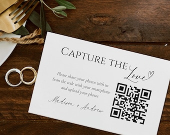 Può includere: Una carta bianca con la scritta "CAPTURE THE Love" e un codice QR. La carta include anche il testo "Please share your photos with us. Scan the code with your smartphone and upload your photos. Madison + Andrew."