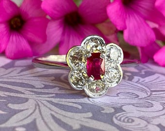Bloeiende romantiek: antieke robijn en oud Europees geslepen diamant 'Daisy' clusterring in platina