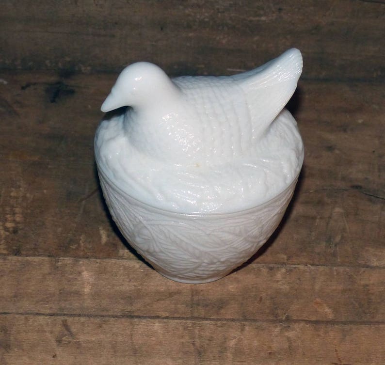 Bird on Nest Avon 1705 Covered Milk Glass Candy Dish