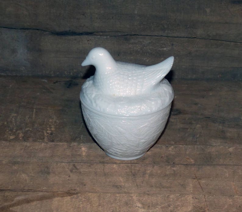 Bird on Nest Avon 1705 Covered Milk Glass Candy Dish