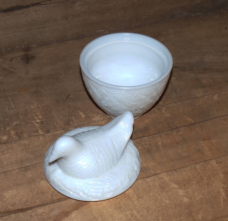 Bird on Nest Avon 1705 Covered Milk Glass Candy Dish