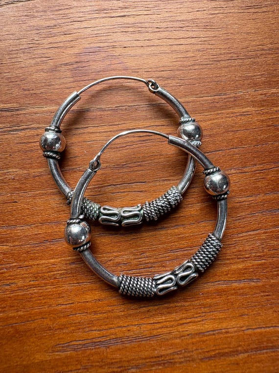Vintage sterling silver decorative hoop earrings IND