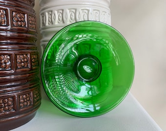 Prachtige vintage heldergroene handgeblazen kunstglazen schaal of kom