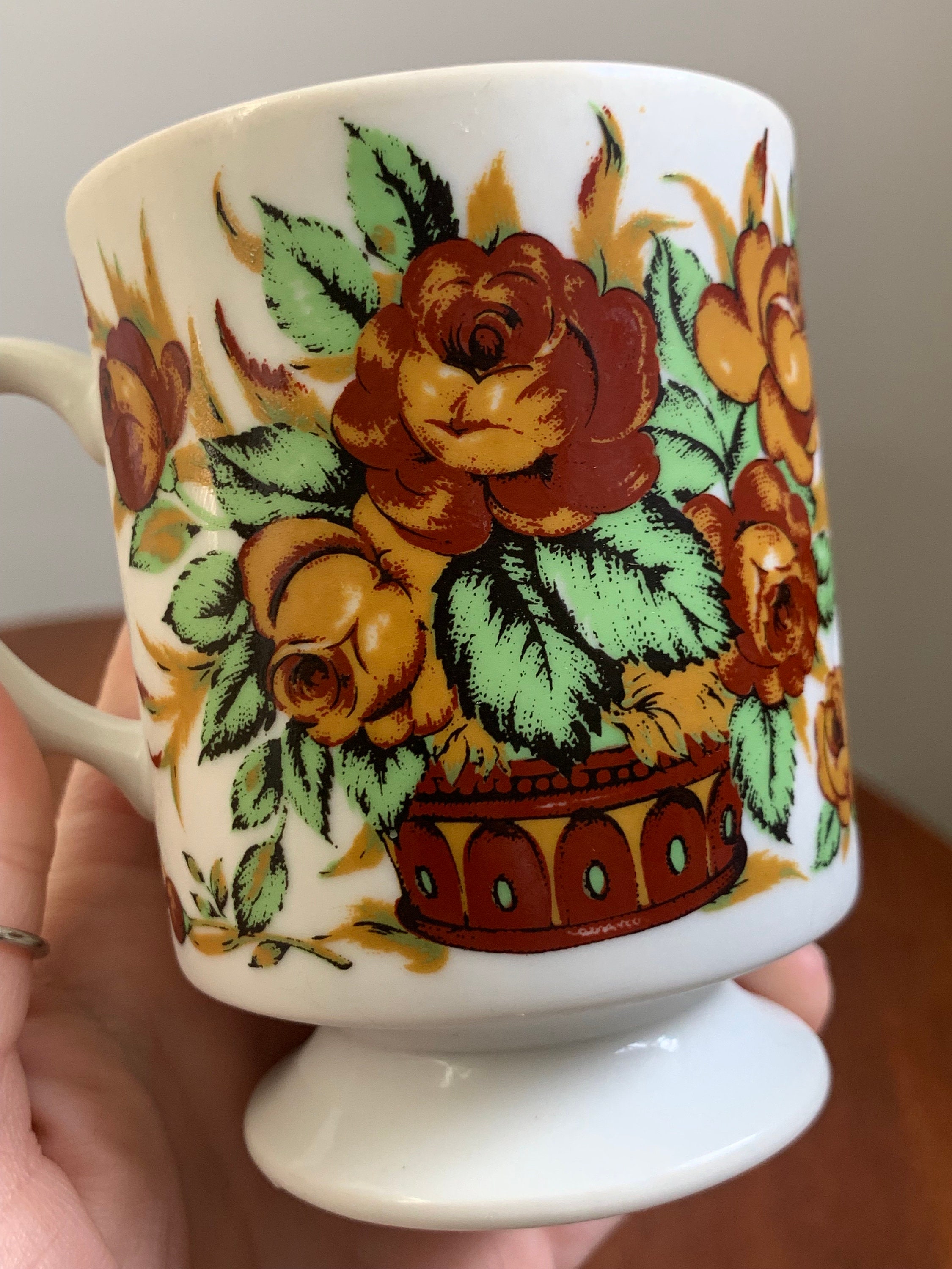 Fabulous Retro Japan Pedestal Porcelain Mugs With Flower Fabulous Retro Japan Pedestal Porcelain Mugs With Flower