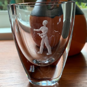 Charming Maleras Sweden etched glass vase Scandinavian design feeding birds