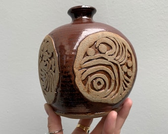 アマンダ・リズナーによる手作り陶器の花瓶 - Etsy 日本